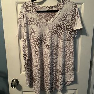 Worn 2x, animal print flowy vneck